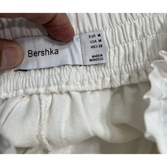 Bershka Smocked Shorts in White - Picture 3 of 3